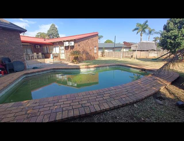 4 BEDROOM HOUSE FOR SALE IN SINOVILLE